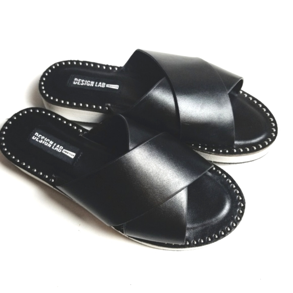 DESIGN LAB LORD & TAYLOR Black Criss Cross Flat Studded Slip On Sandals 6.